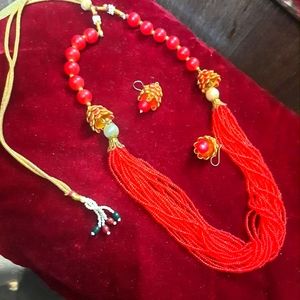 Long beautiful neckpiece